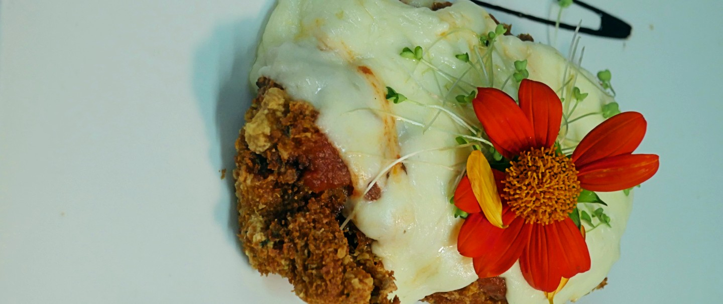 Pechugas a la milanesa en Travesia Restaurntes en quebradillas puerto rico.